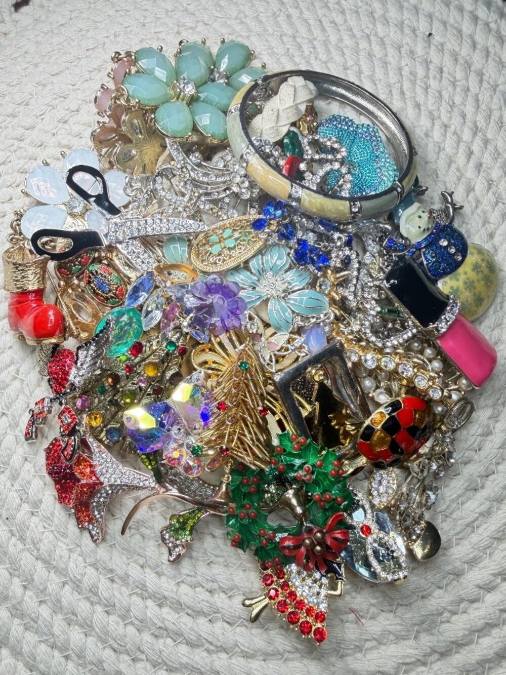 Vintage Jewelry Repair Harvest Lot 1.5 Lbs Christmas Brooches Craft Upcycle